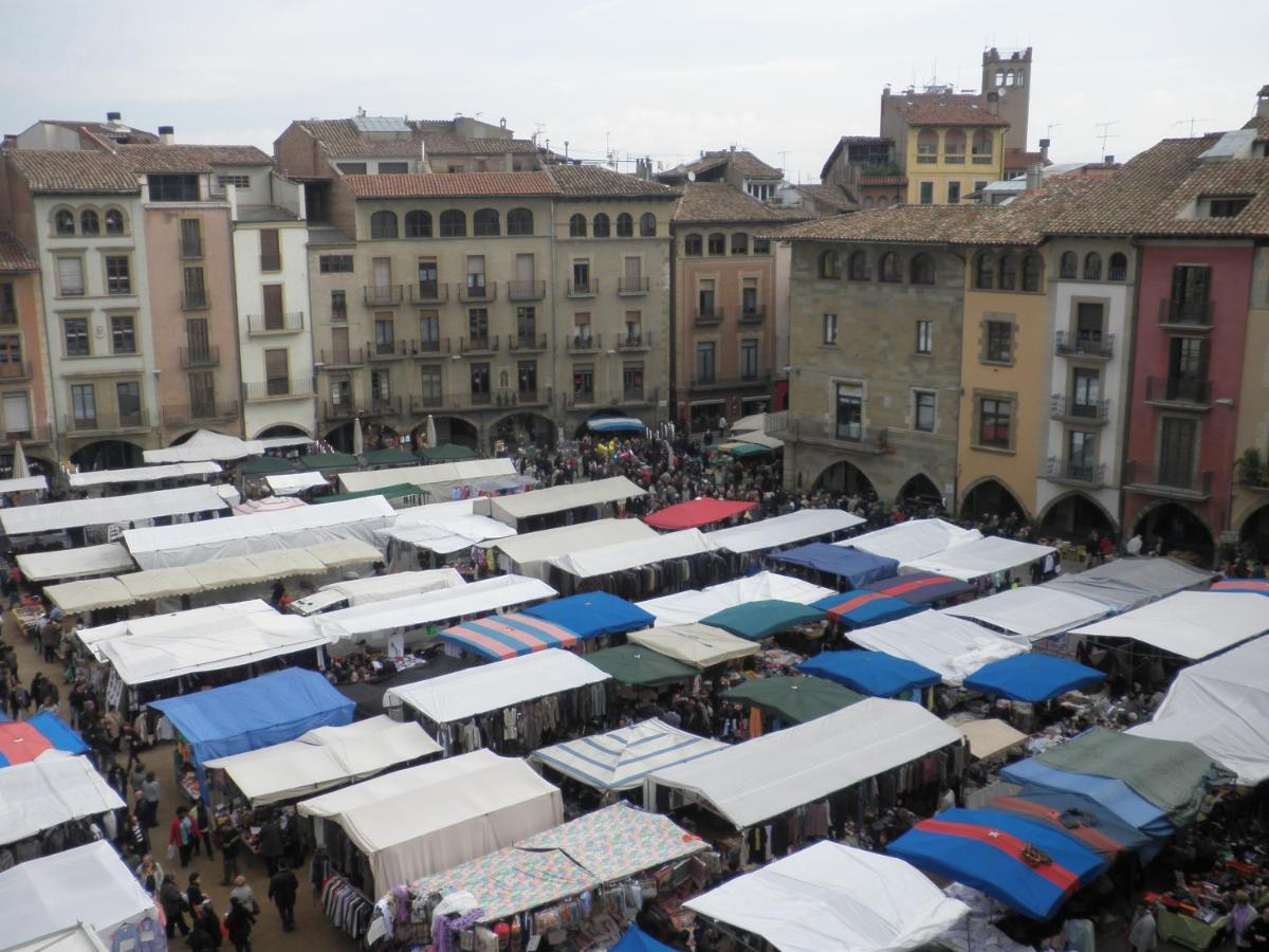 Apartaments Vicus 2 Con Vistas A La Plaza Mayor De Vic Exterior photo