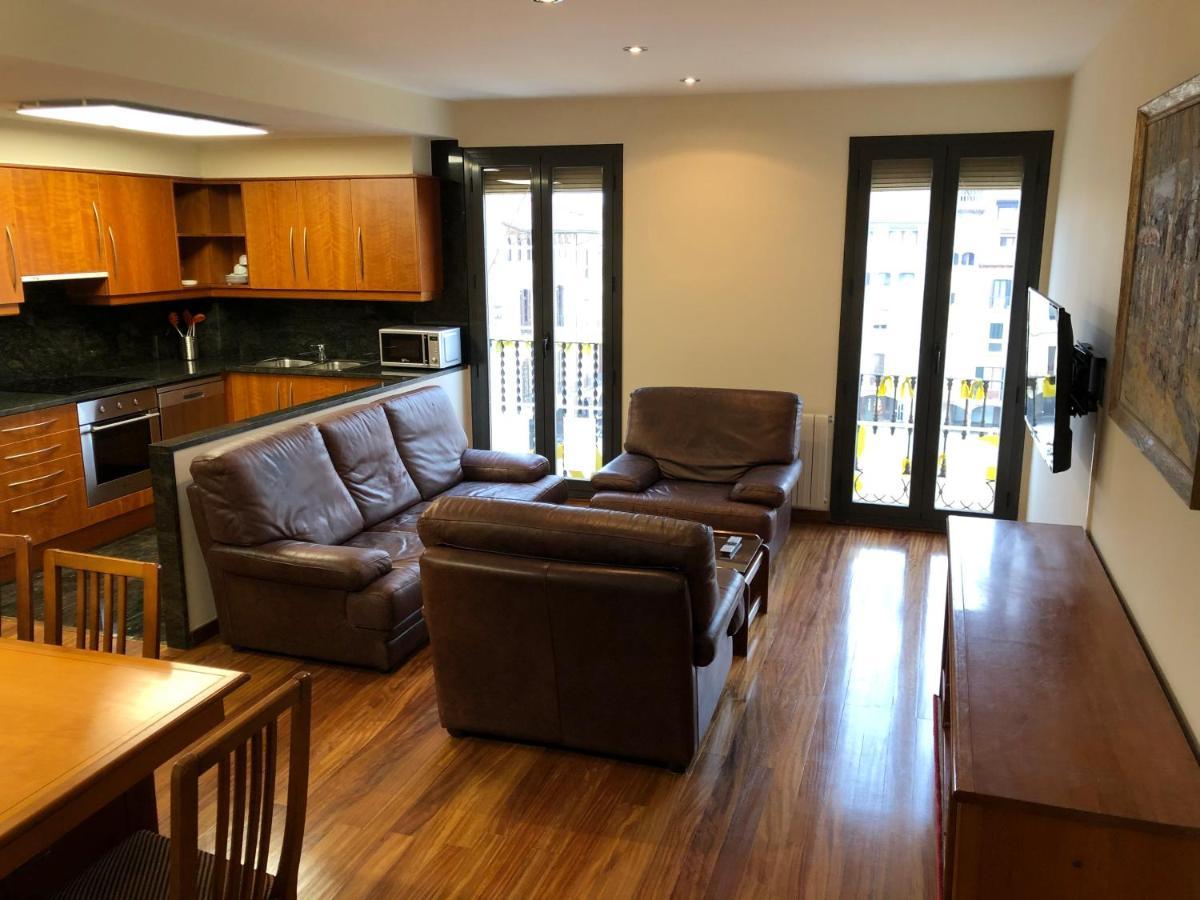 Apartaments Vicus 2 Con Vistas A La Plaza Mayor De Vic Exterior photo