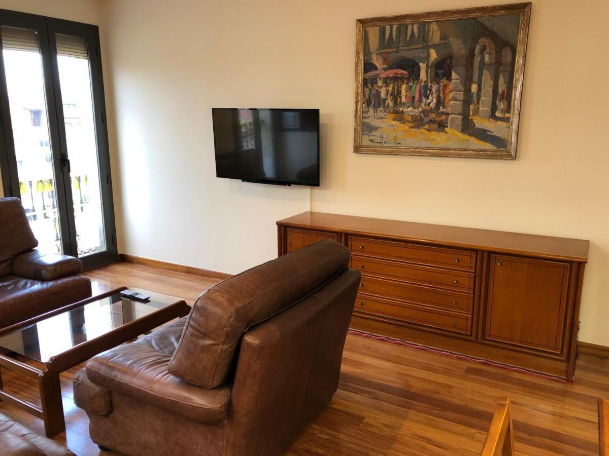 Apartaments Vicus 2 Con Vistas A La Plaza Mayor De Vic Exterior photo