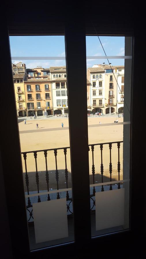 Apartaments Vicus 2 Con Vistas A La Plaza Mayor De Vic Exterior photo